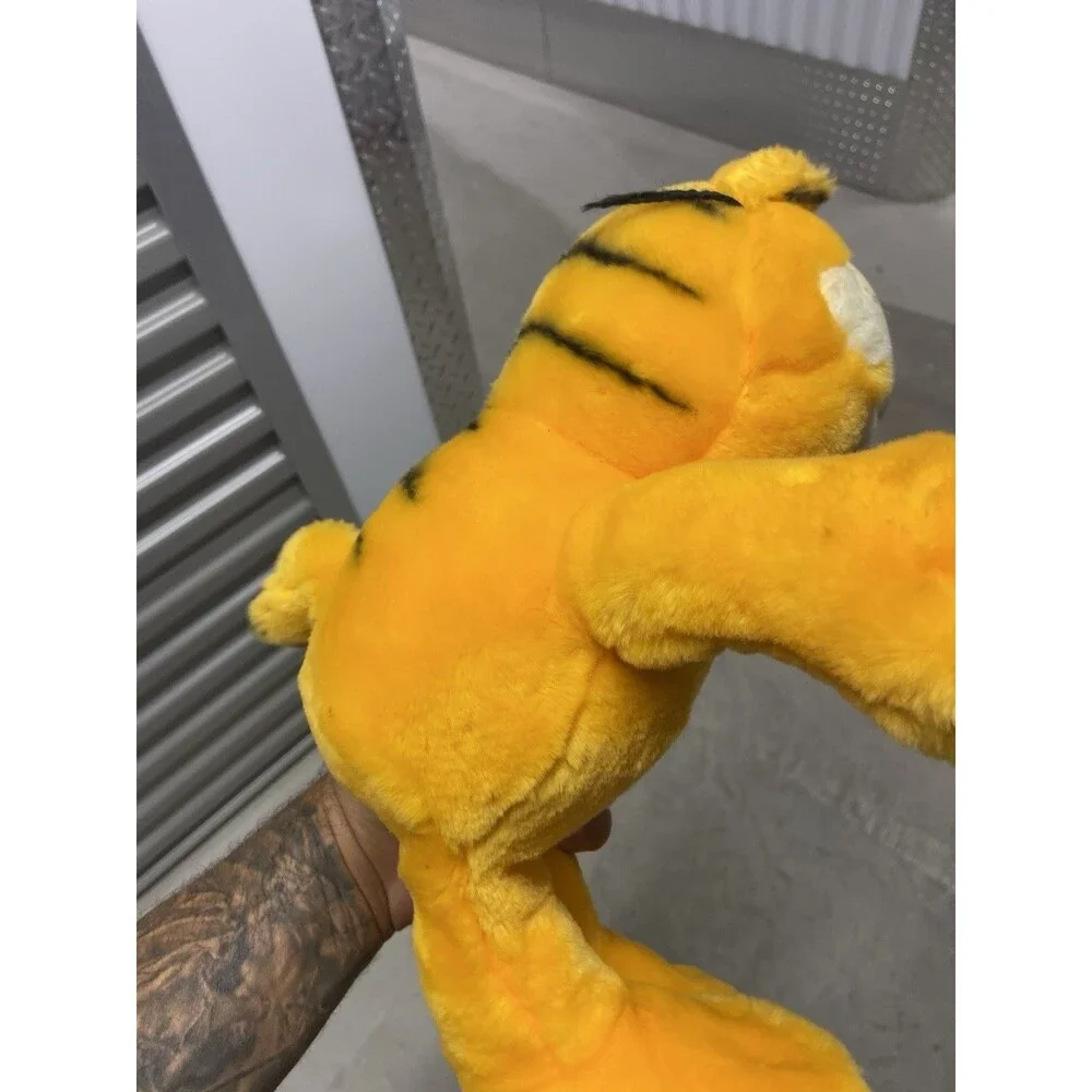 1981 Garfield Plush Cat by Dakin United Feature Syndicate 12